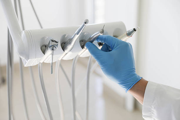 Professional Tooth Extraction technician working in Dayton, OR